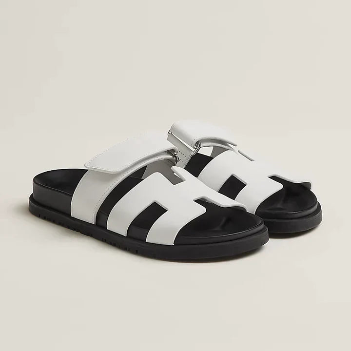 Sandales pour femmes avec design ouvert et semelle plate
