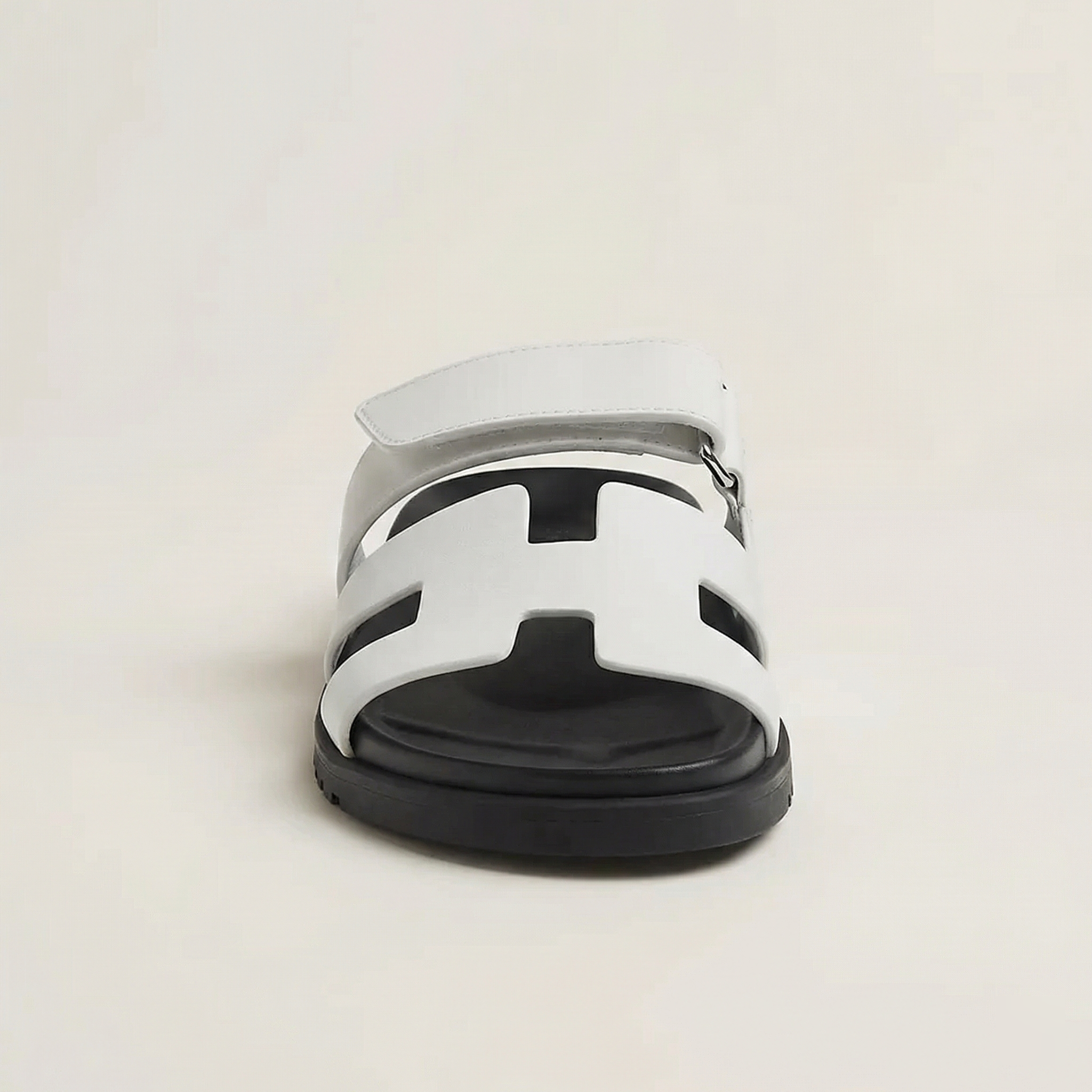 Sandales pour femmes avec design ouvert et semelle plate