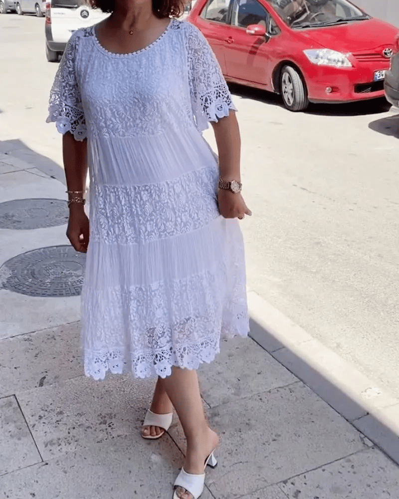 Sonya | Robe élégante avec délicate dentelle