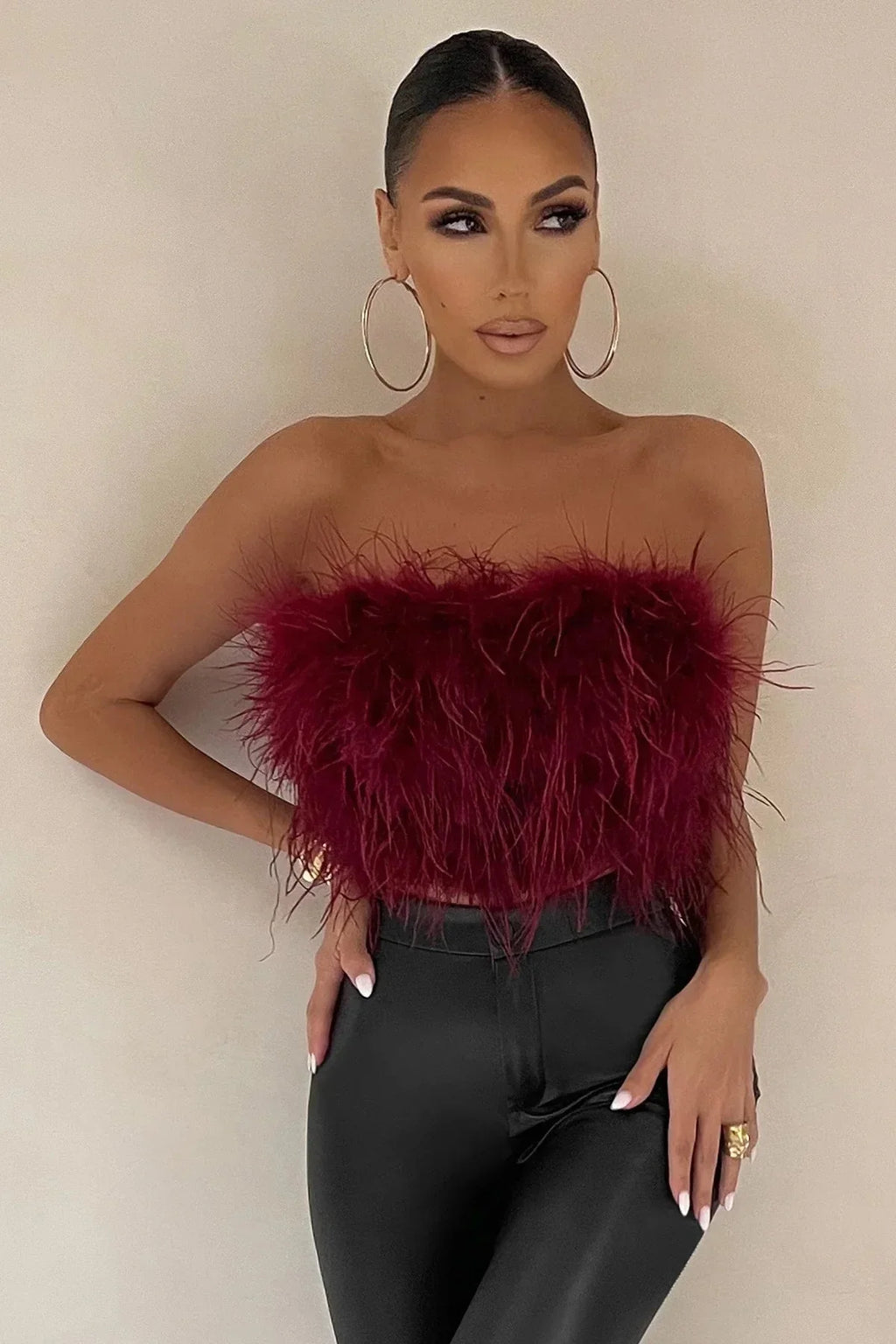 Top Court Femme Sans Manches avec Détail en Plumes