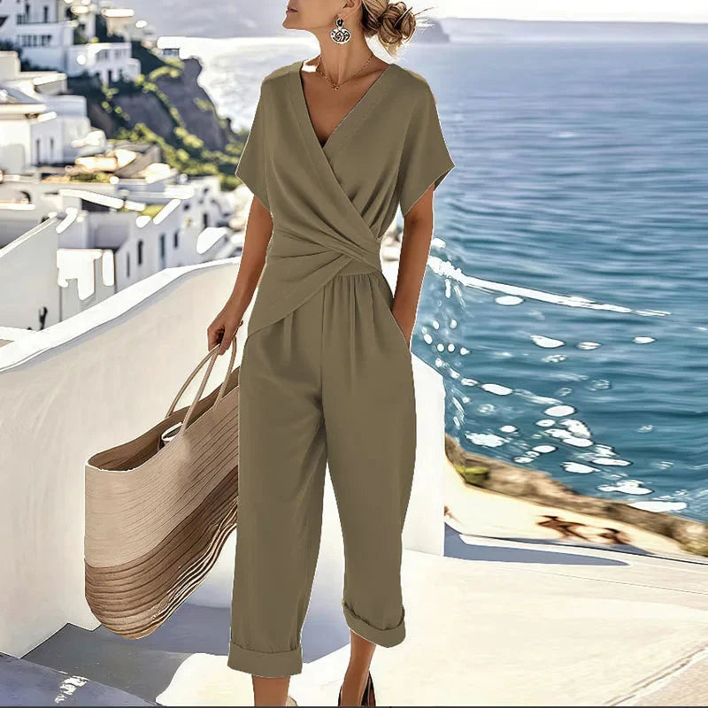 Combinaison Femme avec Décolleté V Croisé et Pantalons Courtes