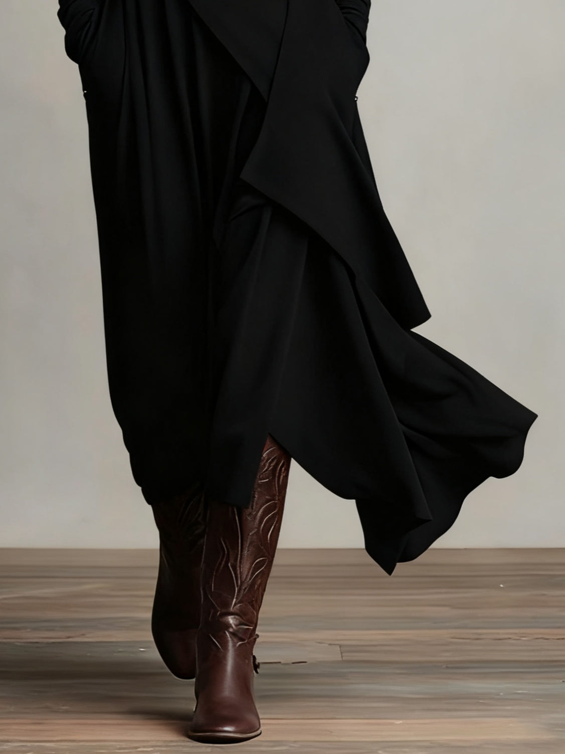 Robe Maxi Femme avec Col Haut, Manches Longues et Jupe Asymétrique