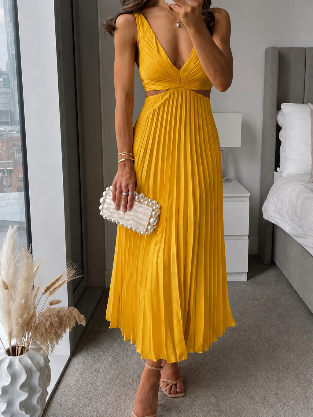 Robe Midi Sans Manches pour Femmes avec Décolleté en V et Jupe Plissée et Taille Découpée