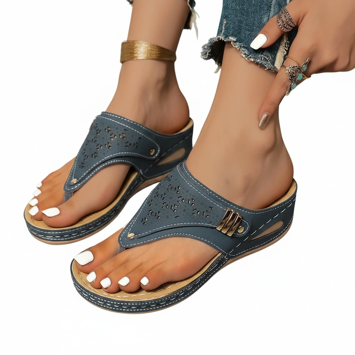 Sandales pour Femmes avec Talon Compensé et Détails Découpés