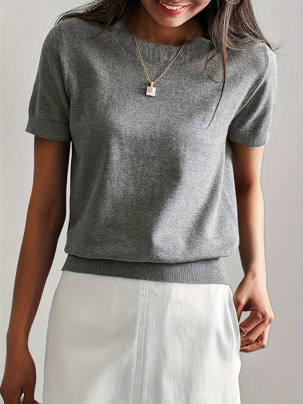 Pull Femme Tricoté à Manches Courtes avec Col Rond