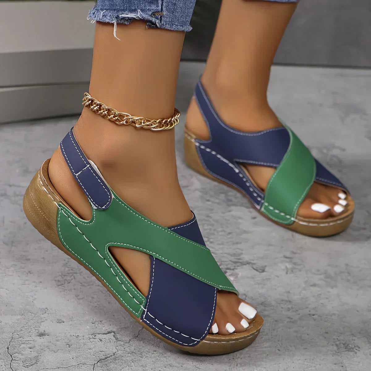 Chaussures pour femmes avec talon compensé contrastant