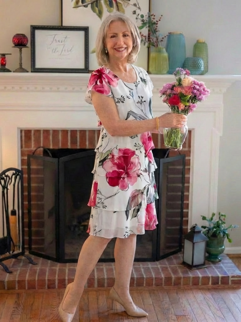 Eleanor | Robe à manches courtes florale à couches, longueur genou