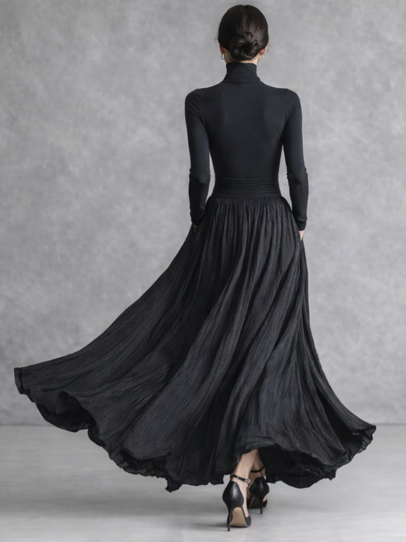 Isla | Robe maxi à col roulé et jupe plissée