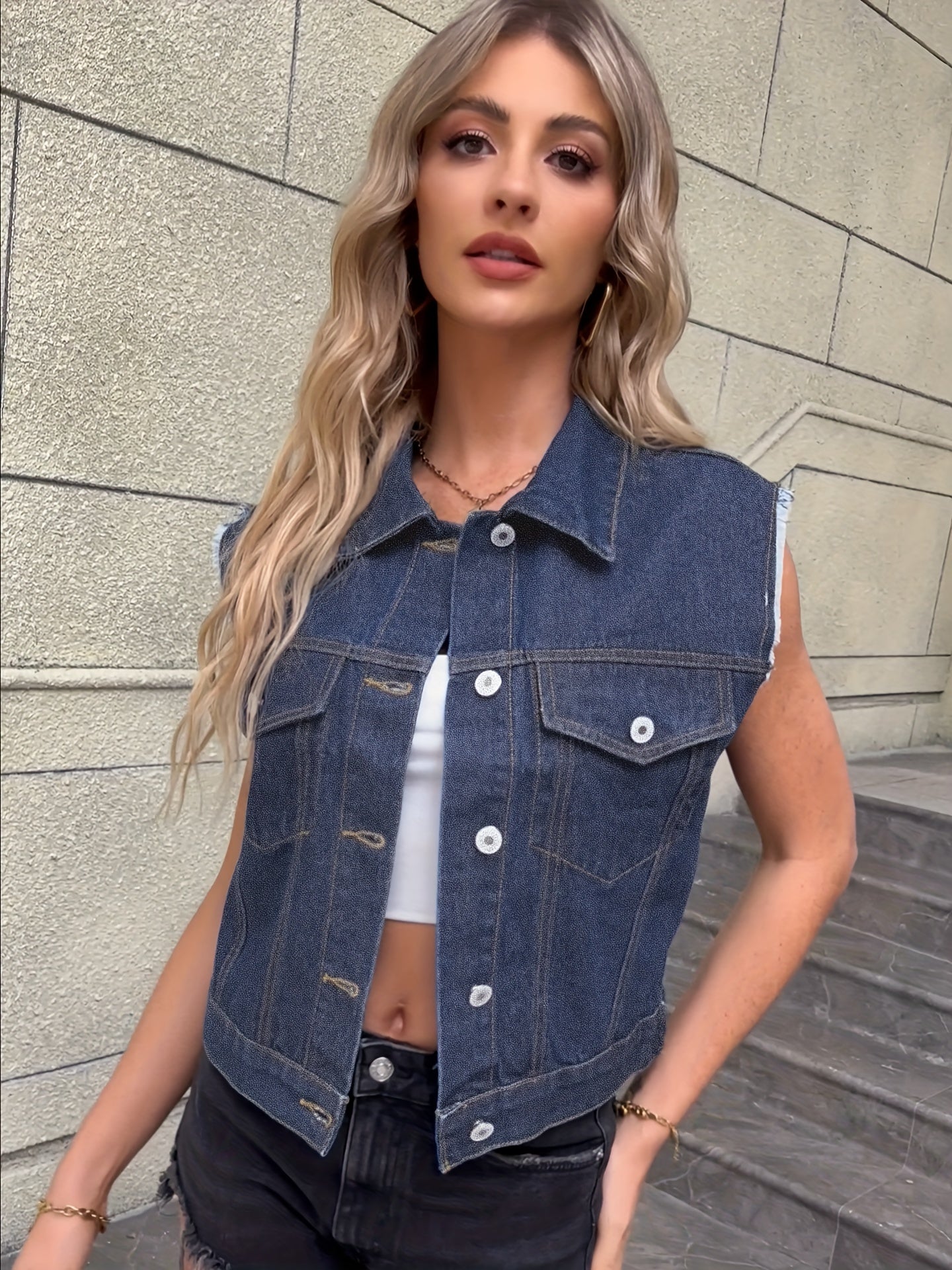 Veste en jean sans manches avec poches plaquées