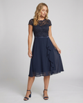 Robe élégante transparente à manches courtes