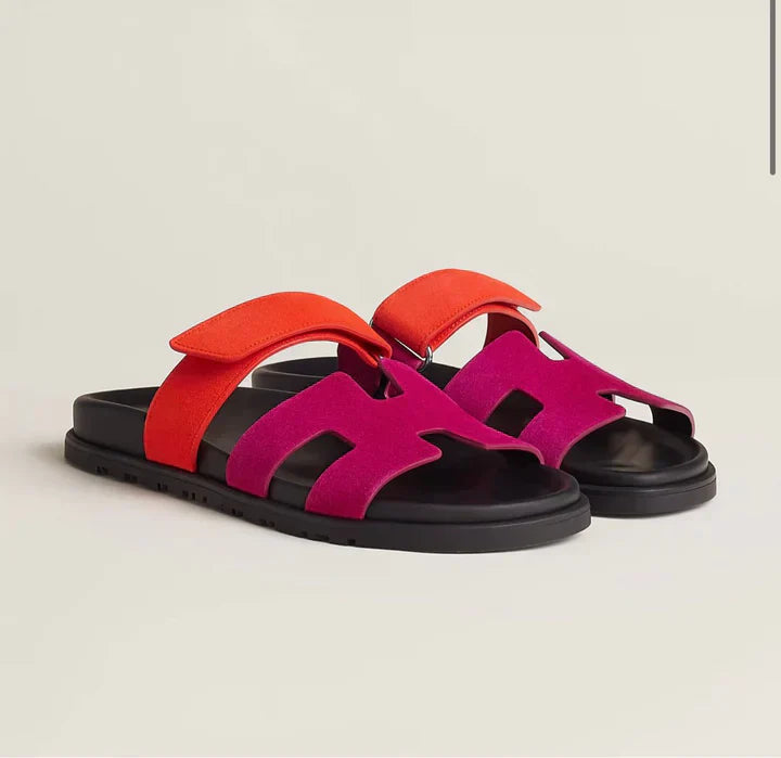Sandales pour femmes avec design ouvert et semelle plate