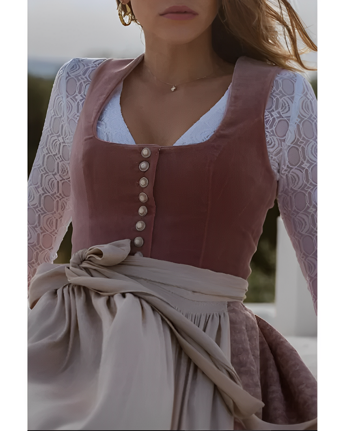 Dirndl élégant pour Oktoberfest avec décolleté carré