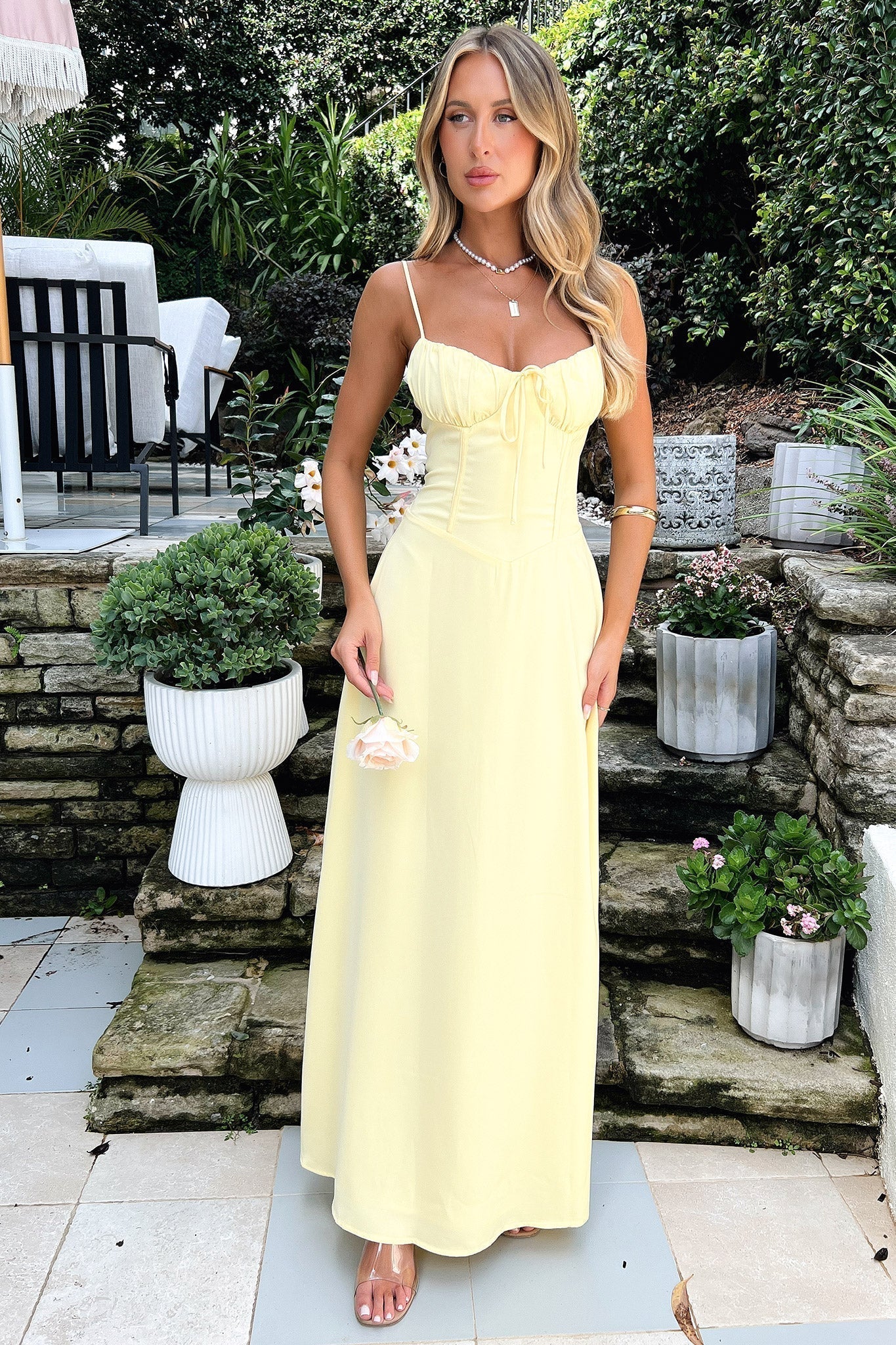 Echoarchiv | Robe maxi sans manches élégante avec lacets pour femmes