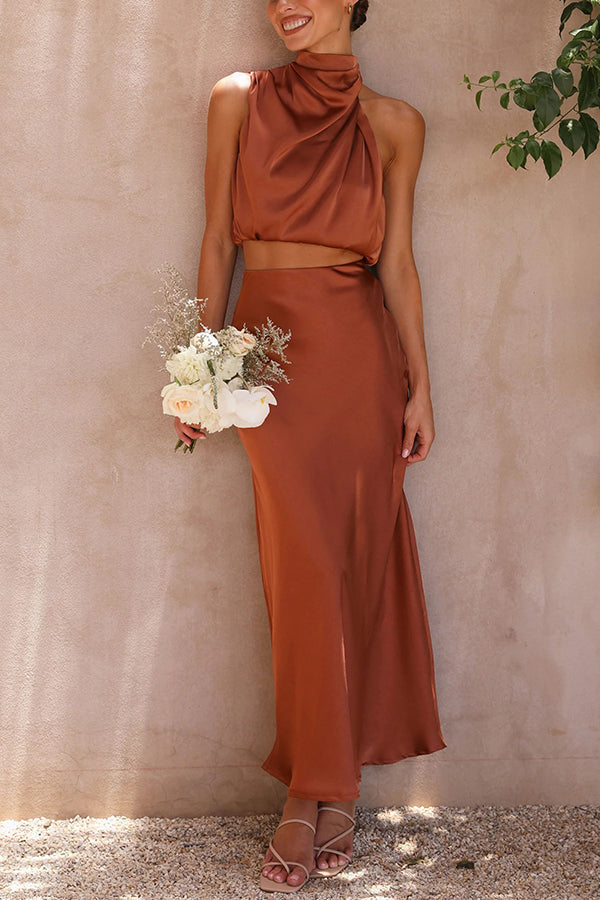 Ensemble de Deux Pièces pour Femme en Satin avec Top Halter et Jupe Longue de Soirée