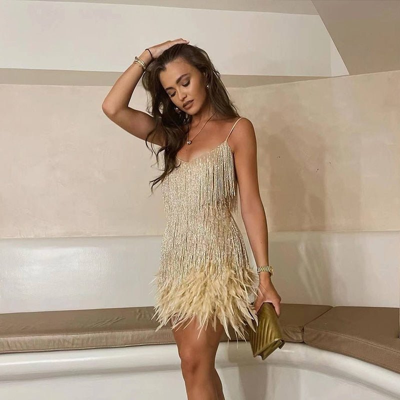 Robe Mini Pailletée avec Franges et Plumes de Coupe Ajustée avec Décolleté en V