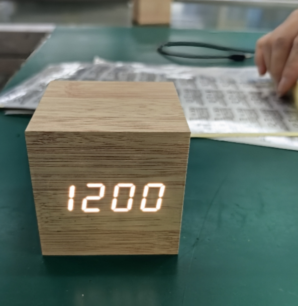 Horloge de Table Numérique Kubus Décor Moderne Intérieur