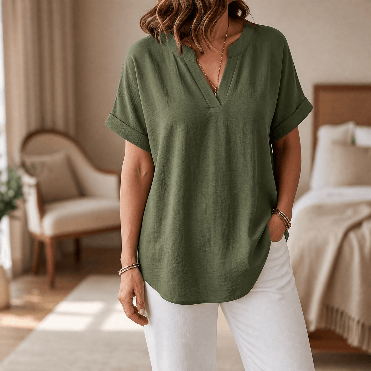 Solenne – Blouse Femme à Col V Drapeau Doux
