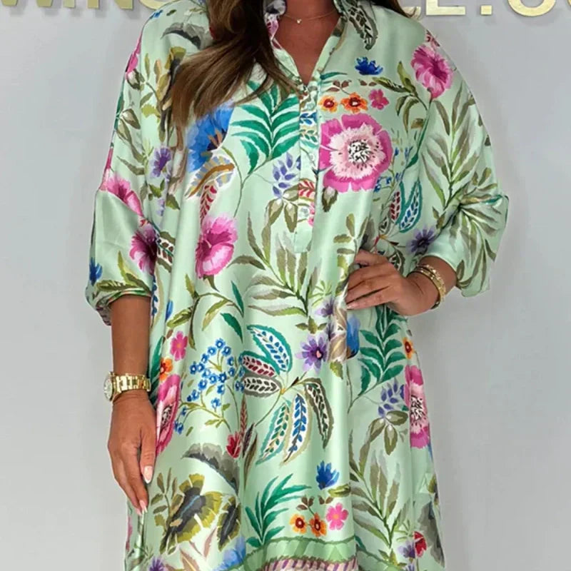 Debie | Robe à fleurs confortable avec décolleté en V et boutonnière devant