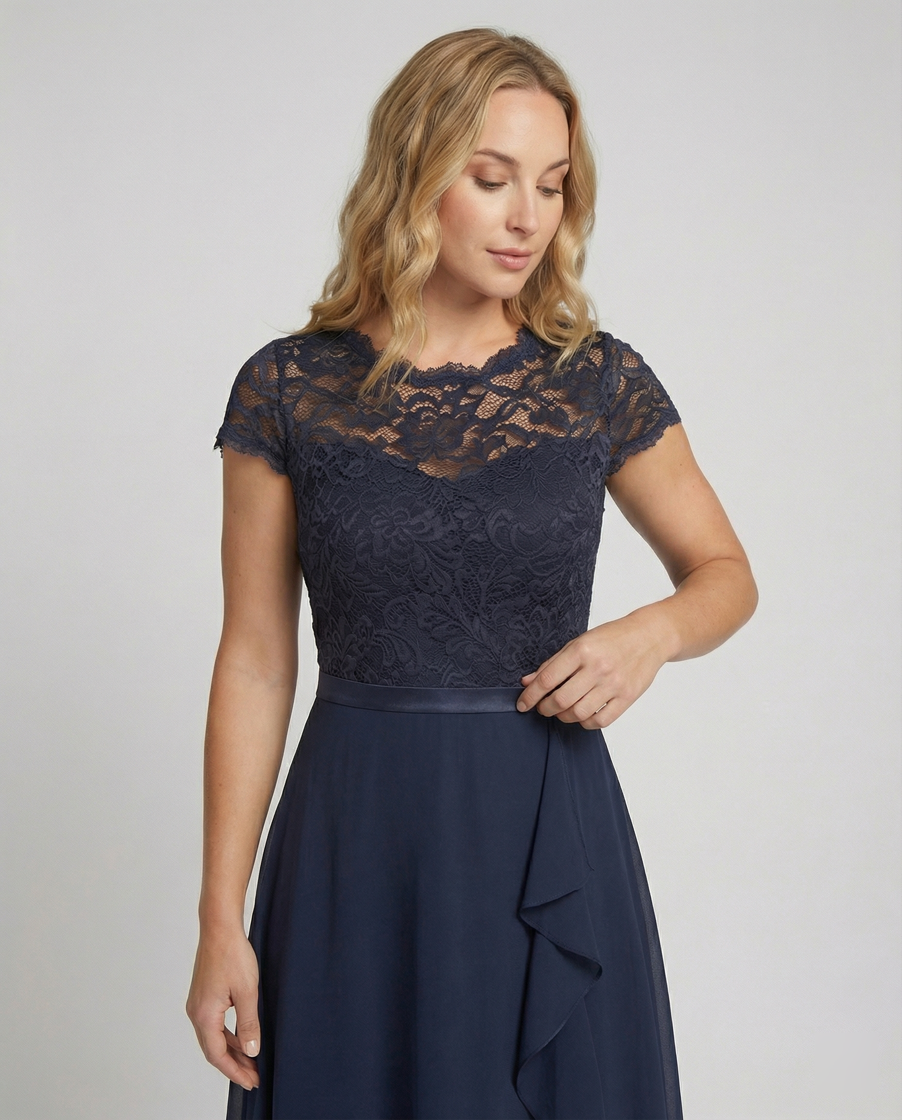 Robe élégante transparente à manches courtes