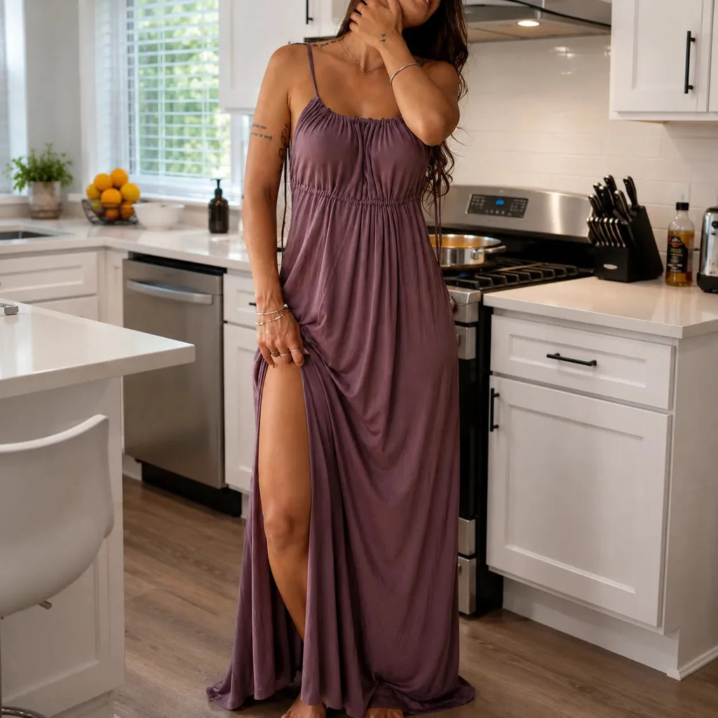 Marielle – Robe maxi à dos nu avec cordon de serrage et fente sur le côté