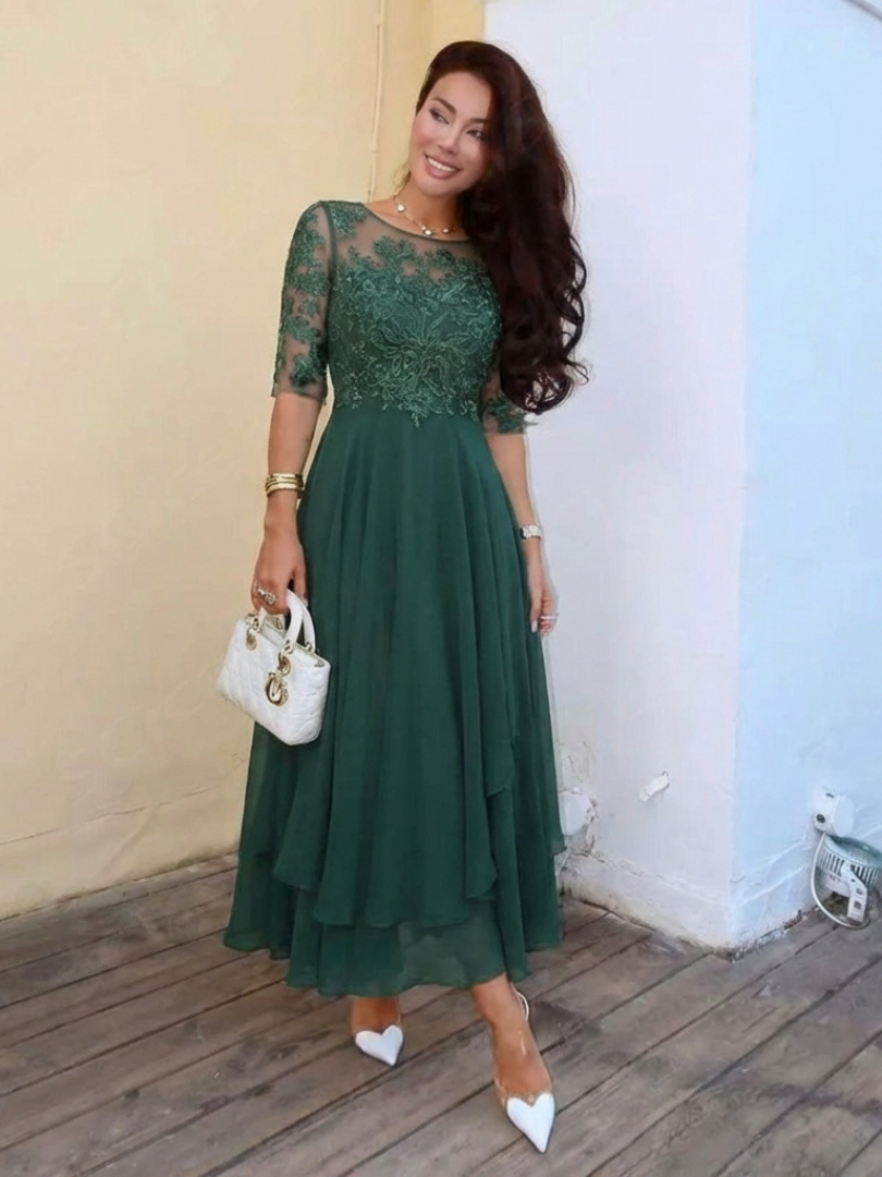 Vivian | Robe Midi à Corsage en Dentelle et Manches Trois Quarts